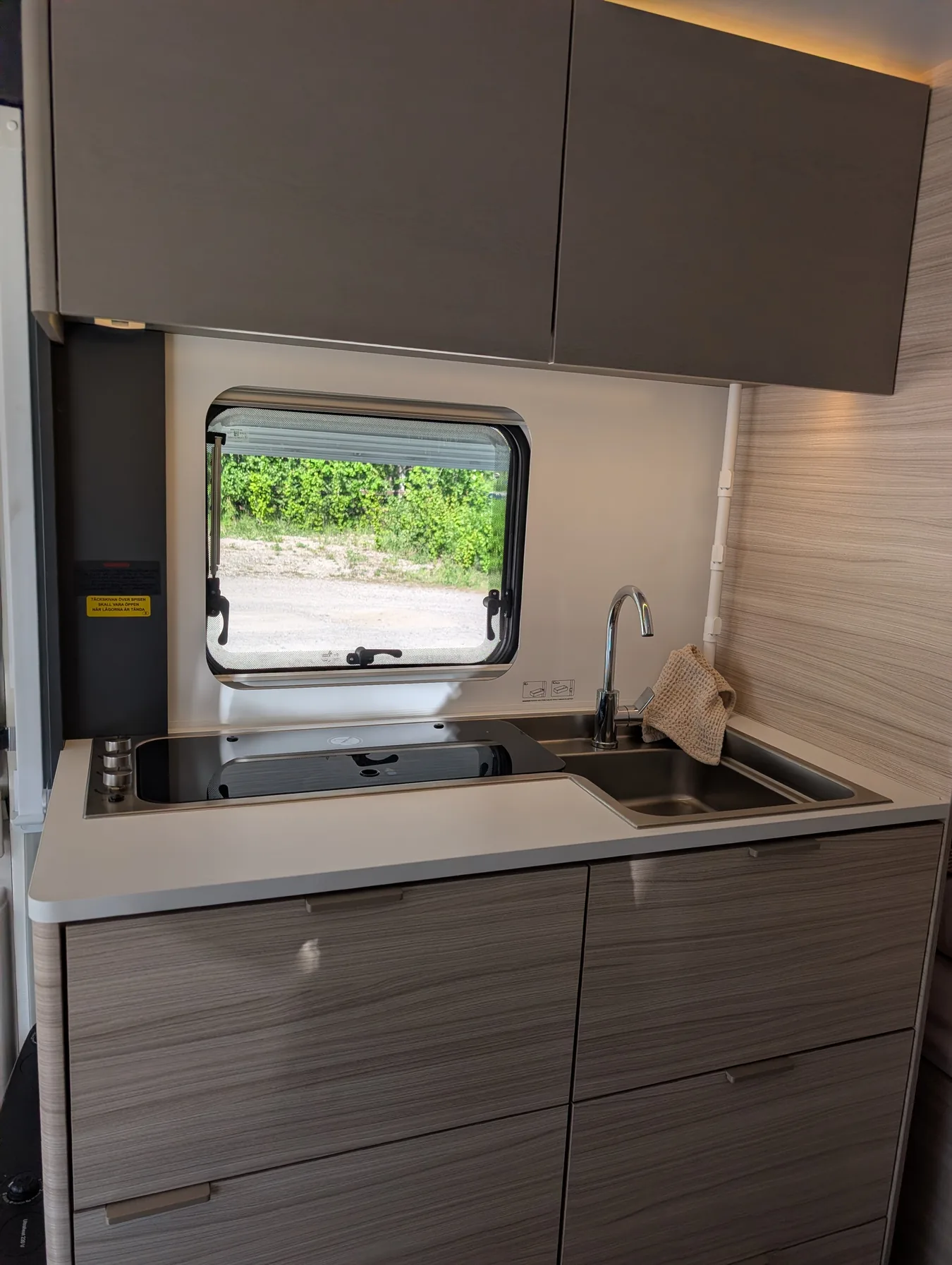 Adria Altea 502 UL keittiö